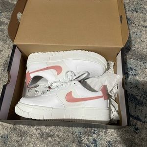 Nike Air Force 1 pixel size 8.5